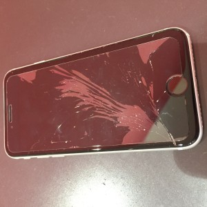 iPhoneSE第2世代　画面　液晶　修理　川口　西川口　戸田