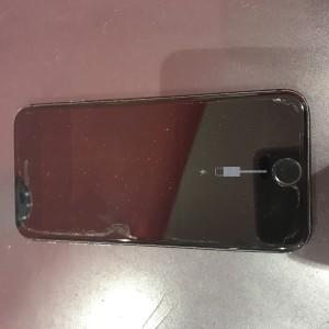 iPhone8画面修理即日川口西川口