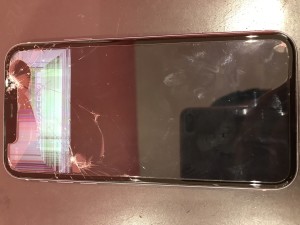 iPhone11液晶画面破損写真
