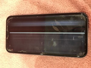 iPhone11-display-broken-change