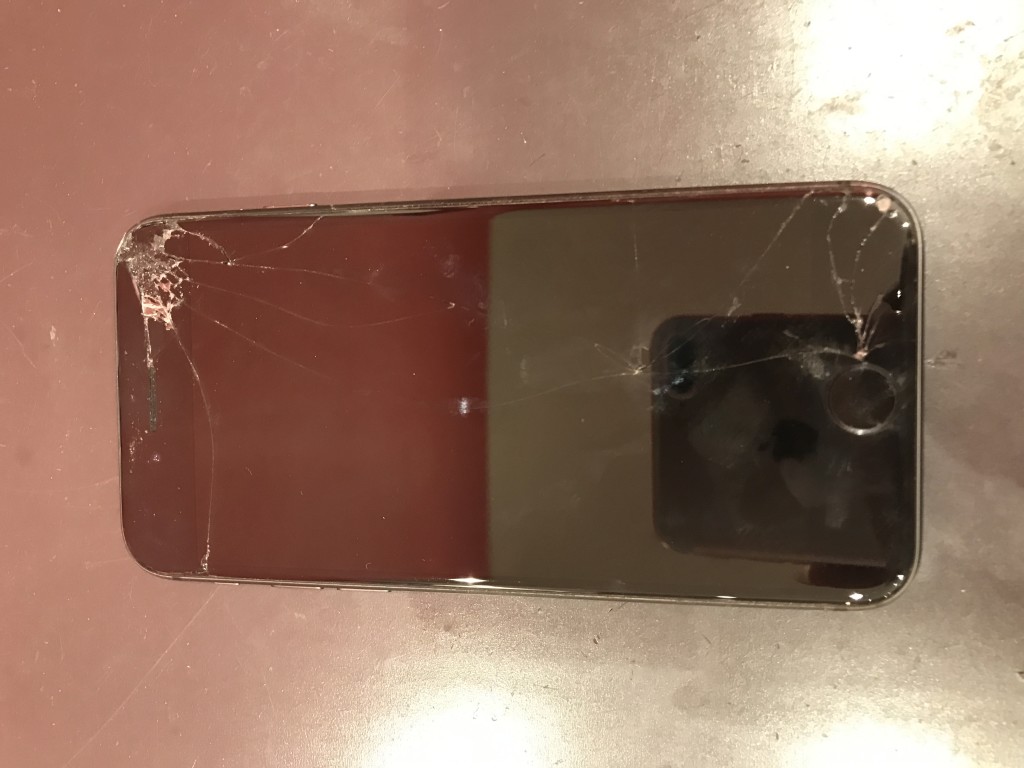 iPhone8 ガラス修理　川口市