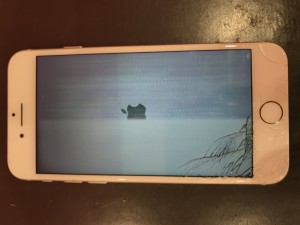 iPhone8液晶画面破損写真