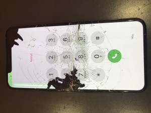 iPhoneXsMAX画面破損