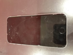 iPhoneSE第２世代　ガラス修理　西川口