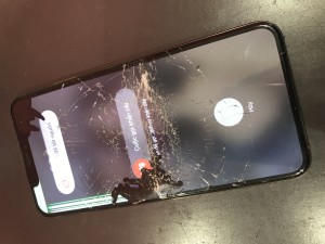 iPhoneXsMAX画面故障