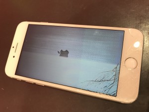 iPhone8画面破損