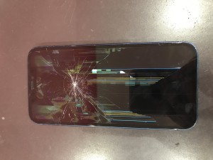 iPhone12 画面修理　東京都足立区