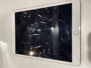 iPad7 ガラス修理　川口
